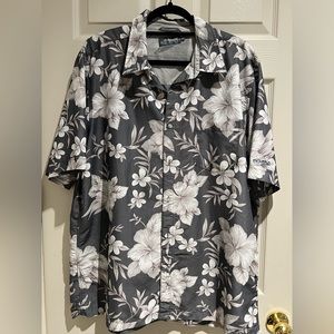 Men’s Billabong Grey & White Hawaiian button up.  XL